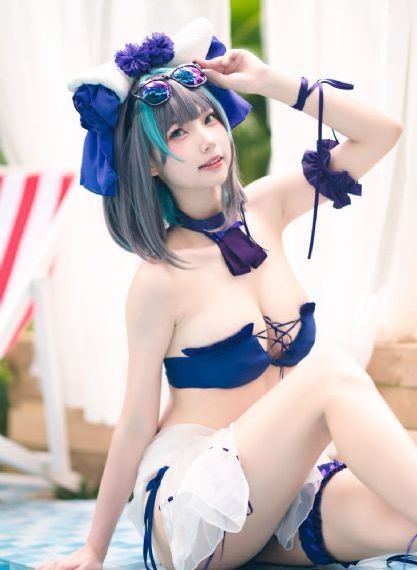 欧美性感内衣沙滩秀_高清电影